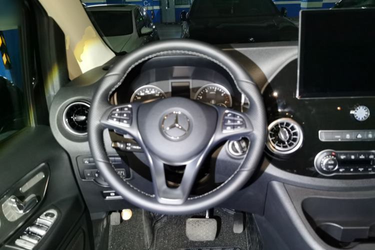 Used Mercedes-Benz Vito 2023 2.0T Business Version 7 Seats Steering Wheel