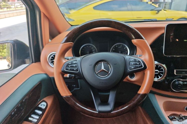 Used Mercedes-Benz Vito 2023 2.0T Elite Version 7 Seats Steering Wheel