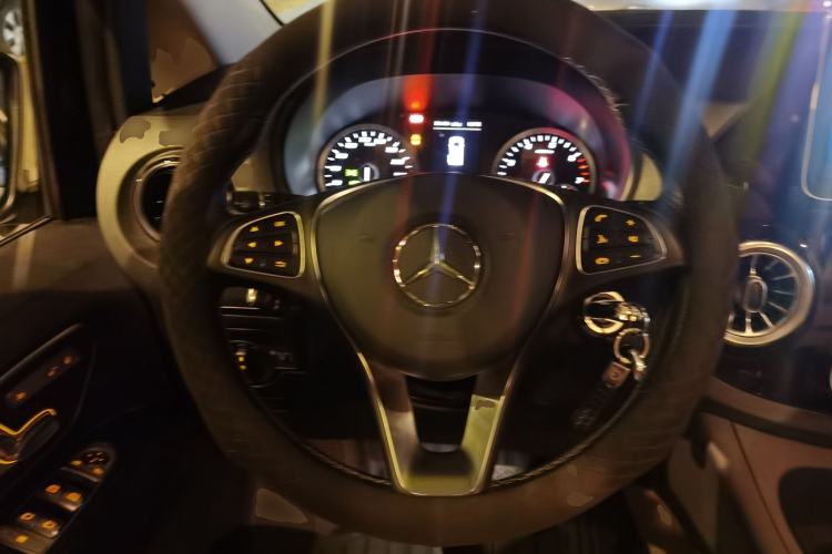 Used Mercedes-Benz Vito 2023 2.0T Business Version 7 Seats Steering Wheel