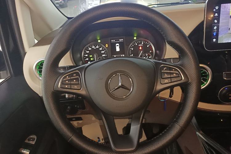 Used Mercedes-Benz Vito 2023 2.0T Elite Version 7 Seats Steering Wheel