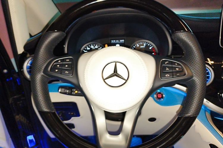 Used Mercedes-Benz Vito 2023 2.0T Business Version 7 Seats Steering Wheel
