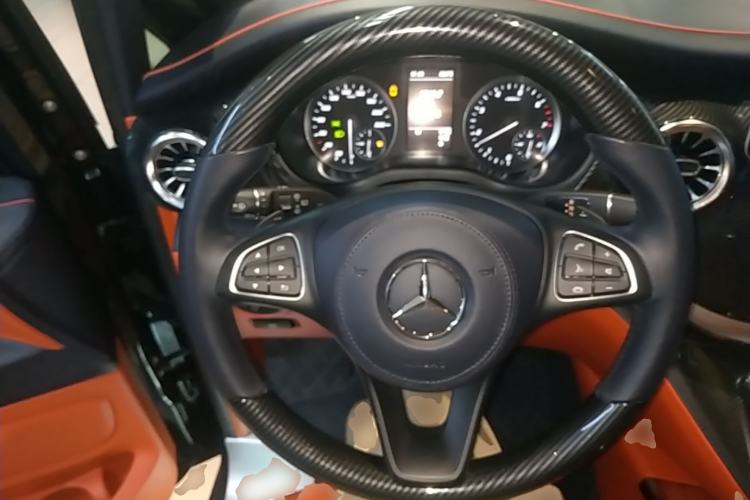 Used Mercedes-Benz Vito 2023 2.0T Elite Version 7 Seats Steering Wheel