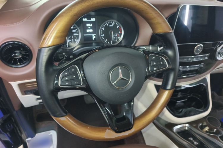 Used Mercedes-Benz Vito 2023 2.0T Elite Version 7 Seats Steering Wheel