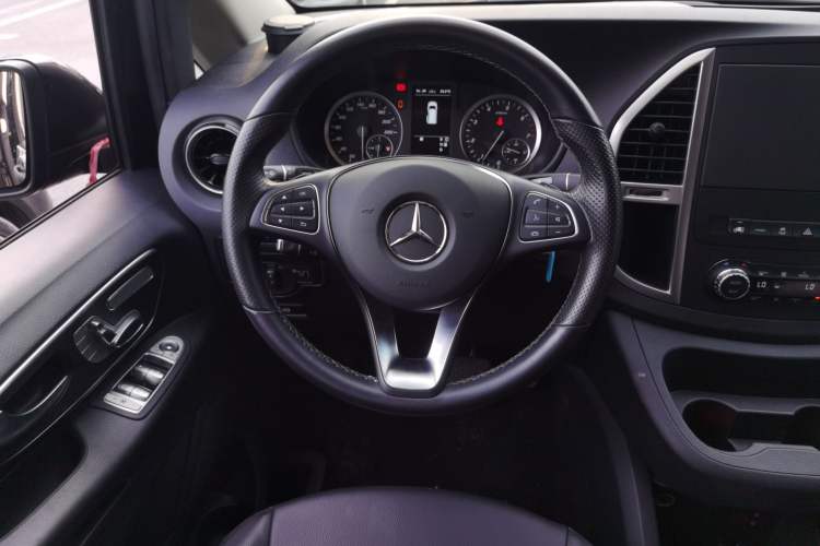 Used Mercedes-Benz Vito 2023 2.0T Business Version 7 Seats Steering Wheel