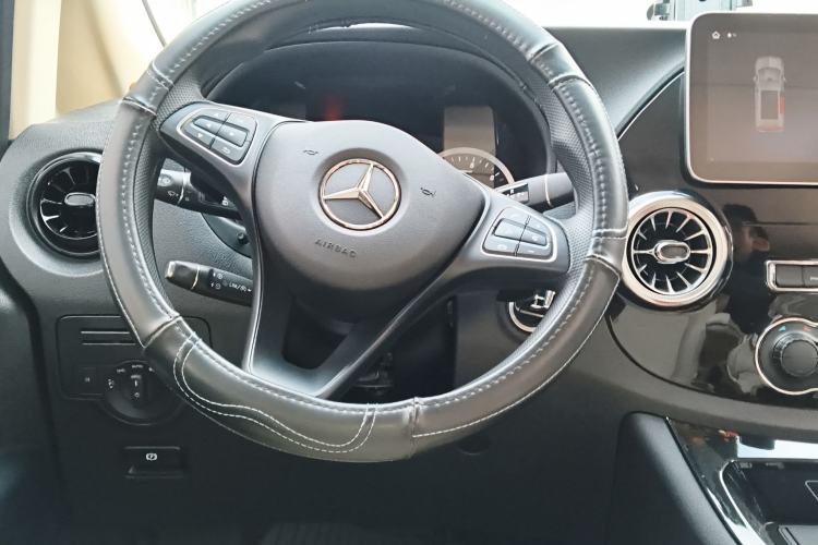 Used Mercedes-Benz Vito 2023 2.0T Elite Version 7 Seats Steering Wheel