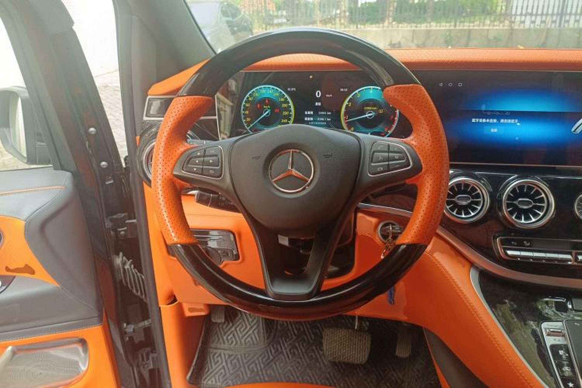 Used Mercedes-Benz Vito 2023 2.0T Elite Version 7 Seats Steering Wheel