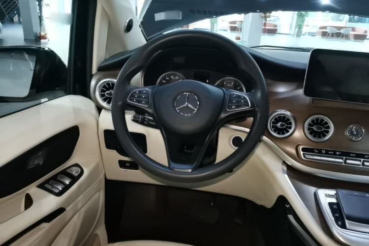 Used Mercedes-Benz Vito 2023 2.0T Elite Version 7 Seats Steering Wheel