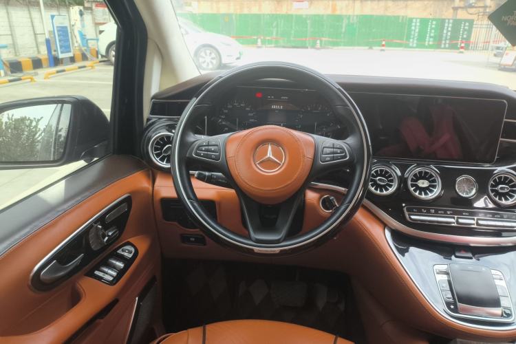Used Mercedes-Benz Vito 2023 2.0T Elite Version 7 Seats Steering Wheel