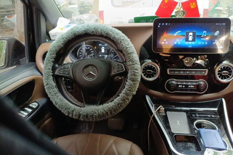 Used Mercedes-Benz Vito 2023 2.0T Elite Version 7 Seats Steering Wheel