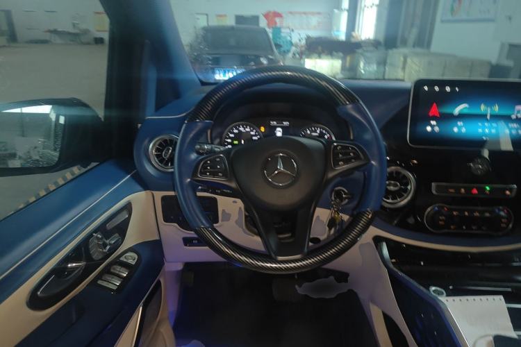 Used Mercedes-Benz Vito 2023 2.0T Elite Version 7 Seats Steering Wheel