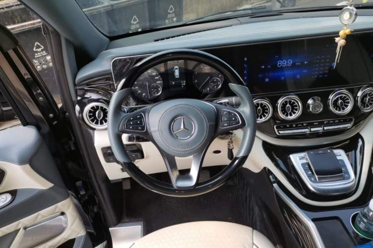 Used Mercedes-Benz Vito 2023 2.0T Business Version 7 Seats Steering Wheel