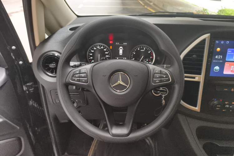 Used Mercedes-Benz Vito 2023 2.0T Elite Version 7 Seats Steering Wheel