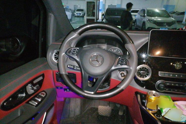 Used Mercedes-Benz Vito 2023 2.0T Elite Version 7 Seats Steering Wheel