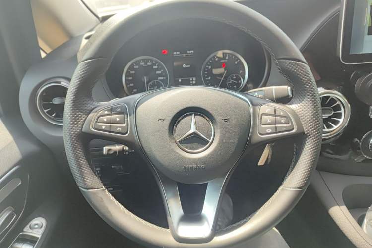 Used Mercedes-Benz Vito 2023 2.0T Business Version 7 Seats Steering Wheel