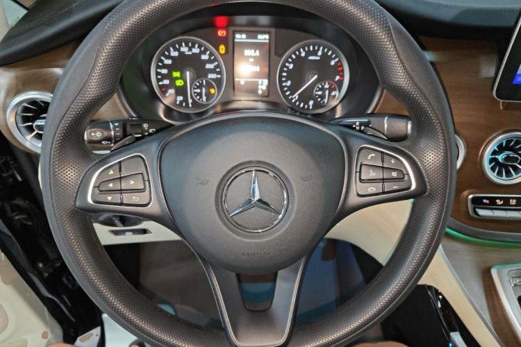 Used Mercedes-Benz Vito 2023 2.0T Elite Version 7 Seats Steering Wheel