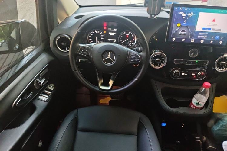 Used Mercedes-Benz Vito 2023 2.0T Business Version 7 Seats Steering Wheel