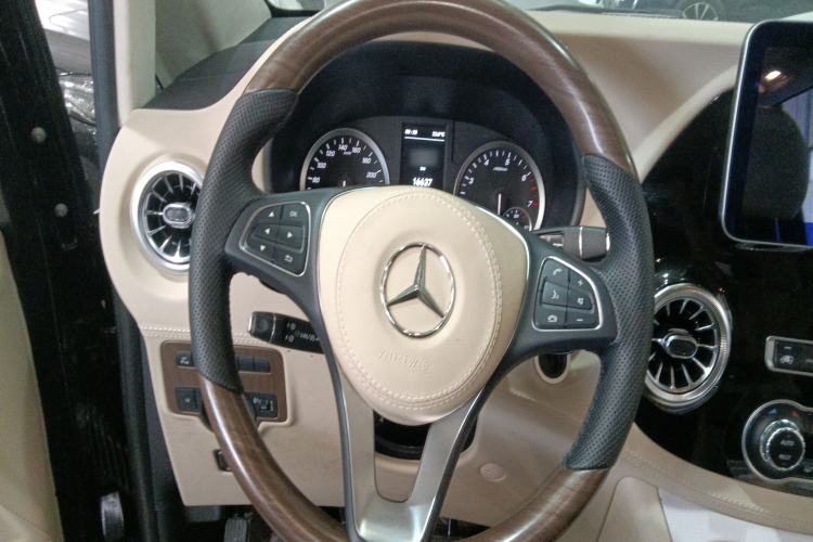 Used Mercedes-Benz Vito 2023 2.0T Business Version 7 Seats Steering Wheel