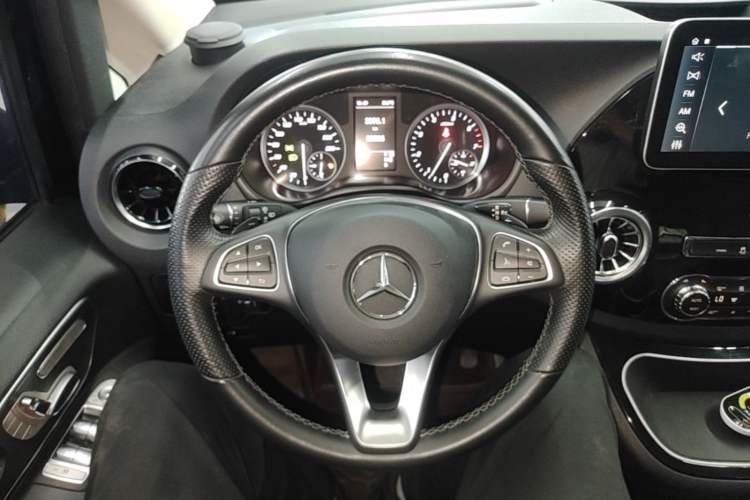 Used Mercedes-Benz Vito 2023 2.0T Business Version 7 Seats Steering Wheel