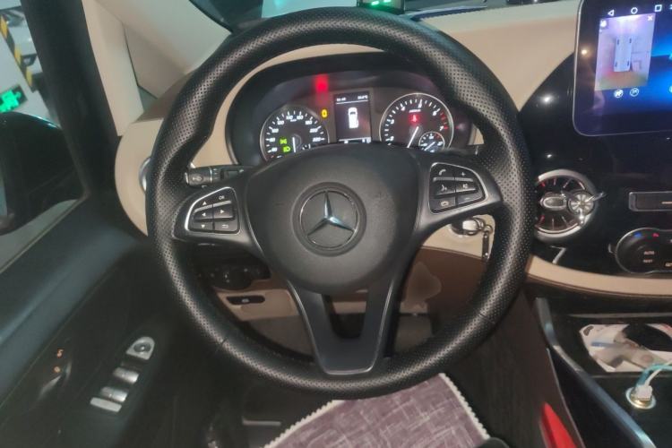 Used Mercedes-Benz Vito 2023 2.0T Elite Version 7 Seats Steering Wheel