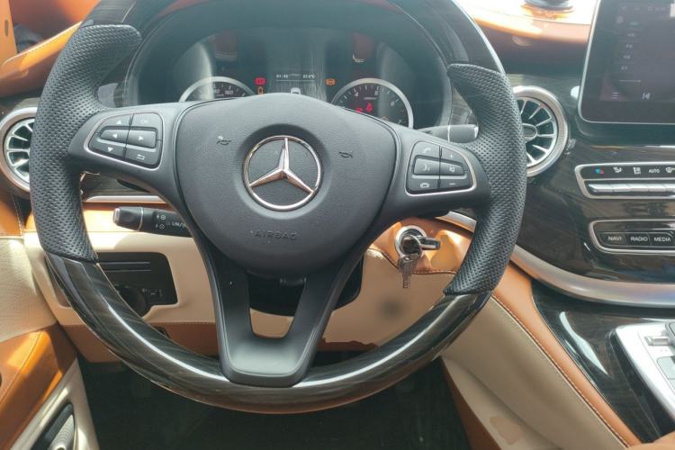 Used Mercedes-Benz Vito 2023 2.0T Business Version 7 Seats Steering Wheel