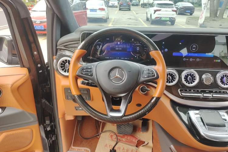Used Mercedes-Benz Vito 2023 2.0T Business Version 7 Seats Steering Wheel