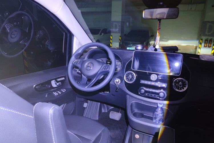 Used Mercedes-Benz Vito 2023 2.0T Elite Version 7 Seats Steering Wheel
