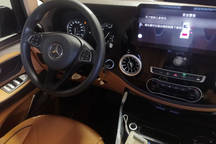 Used Mercedes-Benz Vito 2023 2.0T Elite Version 7 Seats Steering Wheel