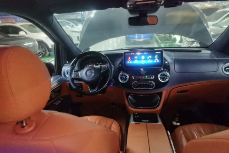 Used Mercedes-Benz Vito 2023 2.0T Elite Version 7 Seats Steering Wheel