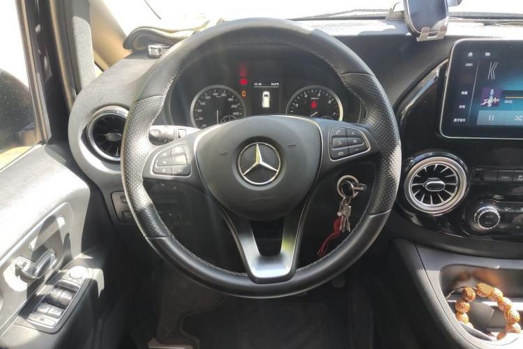 Used Mercedes-Benz Vito 2023 2.0T Business Version 9 Seats Steering Wheel