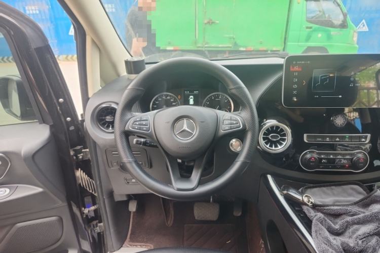 Used Mercedes-Benz Vito 2023 2.0T Elite Version 7 Seats Steering Wheel