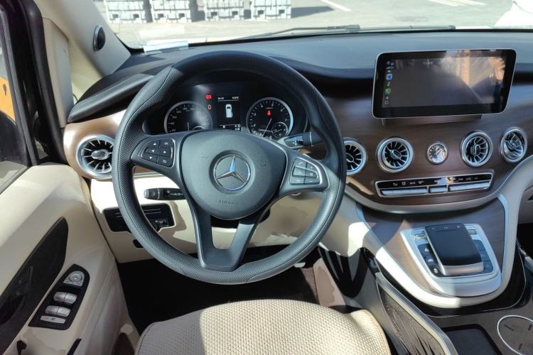 Used Mercedes-Benz Vito 2023 2.0T Elite Version 7 Seats Steering Wheel