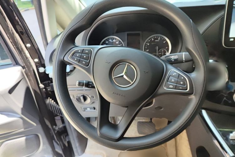 Used Mercedes-Benz Vito 2023 2.0T Elite Version 7 Seats Steering Wheel