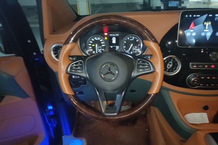 Used Mercedes-Benz Vito 2023 2.0T Business Version 7 Seats Steering Wheel