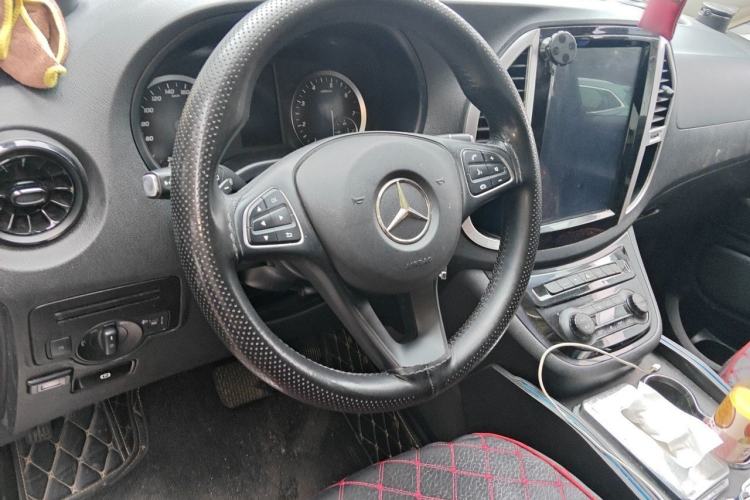 Used Mercedes-Benz Vito 2023 2.0T Elite Version 7 Seats Steering Wheel