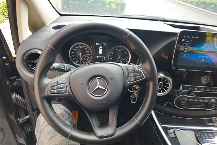 Used Mercedes-Benz Vito 2023 2.0T Elite Version 7 Seats Steering Wheel