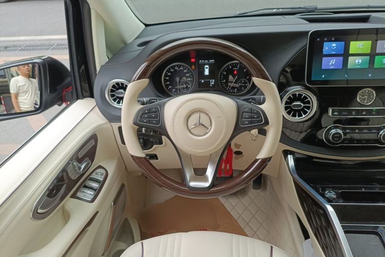 Used Mercedes-Benz Vito 2023 2.0T Business Version 7 Seats Steering Wheel