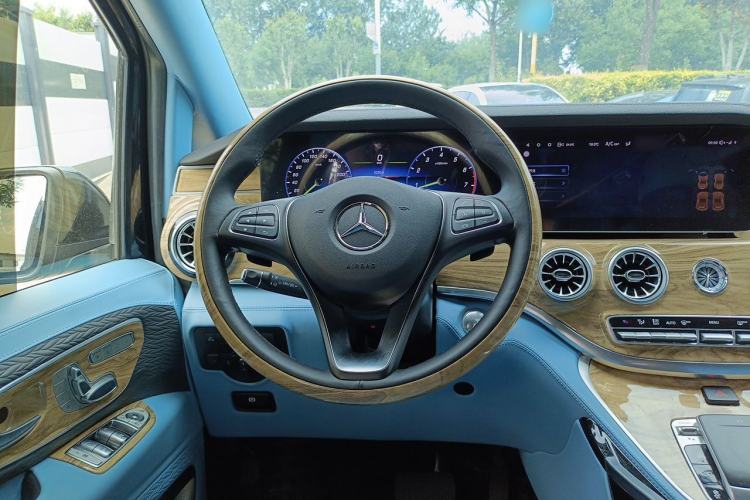 Used Mercedes-Benz Vito 2023 2.0T Business Version 7 Seats Steering Wheel