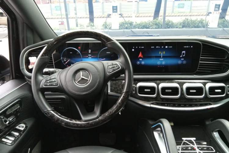 Used Mercedes-Benz Vito 2023 2.0T Elite Version 7 Seats Steering Wheel