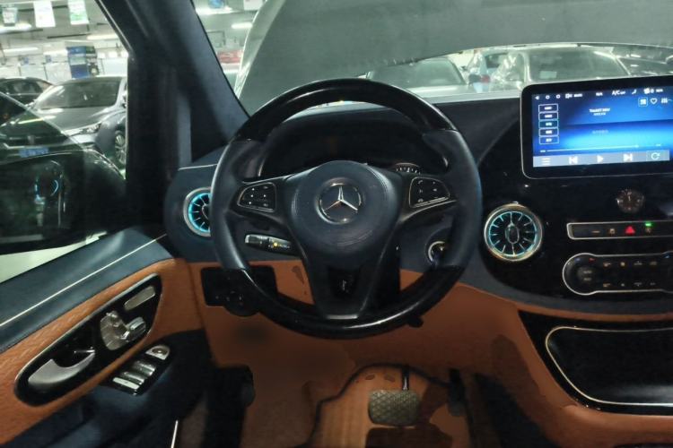 Used Mercedes-Benz Vito 2023 2.0T Elite Version 7 Seats Steering Wheel