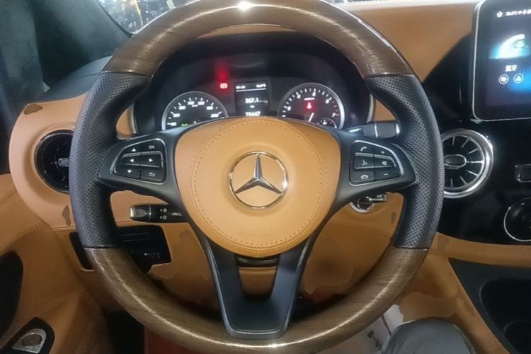 Used Mercedes-Benz Vito 2023 2.0T Elite Version 7 Seats Steering Wheel