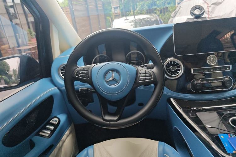 Used Mercedes-Benz Vito 2023 2.0T Elite Version 7 Seats Steering Wheel