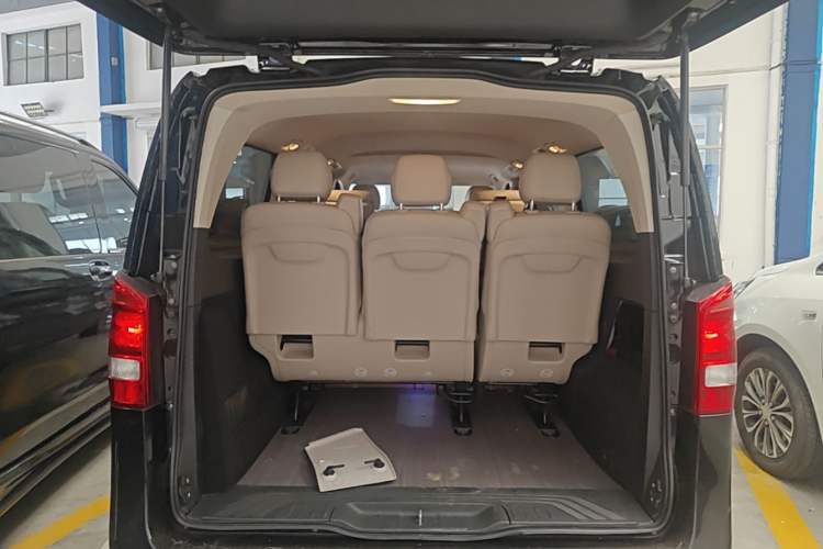 Used Mercedes-Benz Vito 2023 2.0T Elite Version 7 Seats Trunk