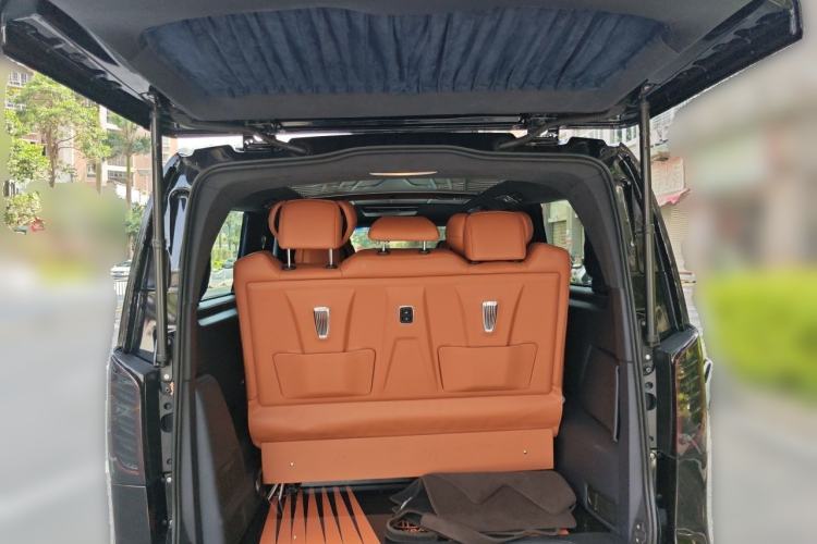Used Mercedes-Benz Vito 2023 2.0T Elite Version 7 Seats Trunk