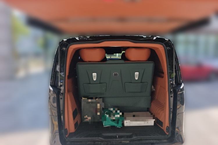 Used Mercedes-Benz Vito 2023 2.0T Elite Version 7 Seats Trunk