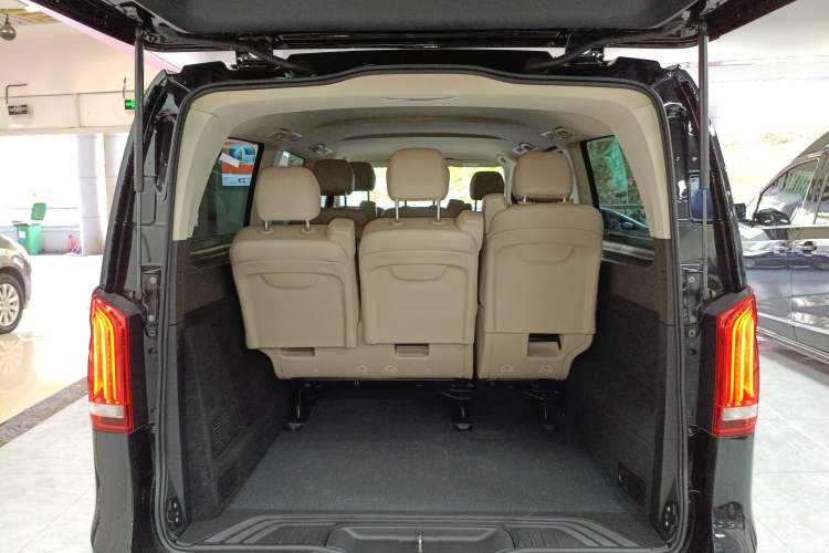 Used Mercedes-Benz Vito 2023 2.0T Elite Version 7 Seats Trunk