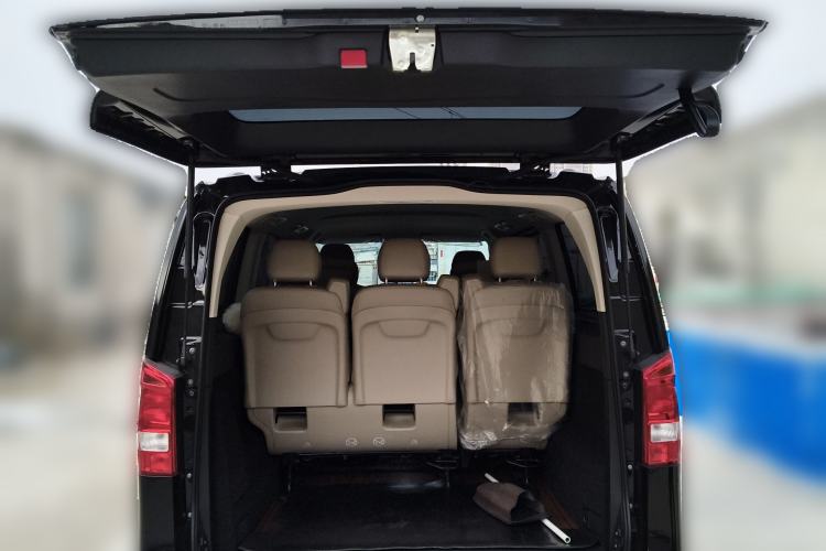 Used Mercedes-Benz Vito 2023 2.0T Elite Version 7 Seats Trunk