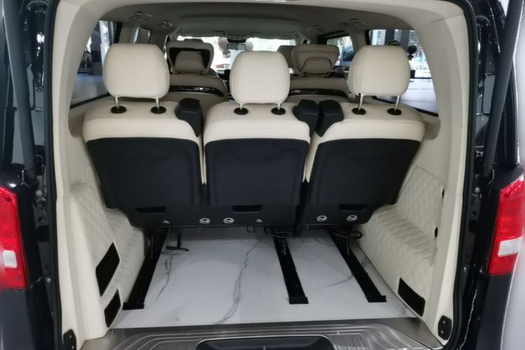Used Mercedes-Benz Vito 2023 2.0T Elite Version 7 Seats Trunk