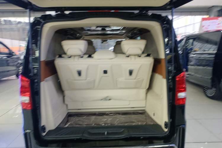 Used Mercedes-Benz Vito 2023 2.0T Business Version 7 Seats Trunk