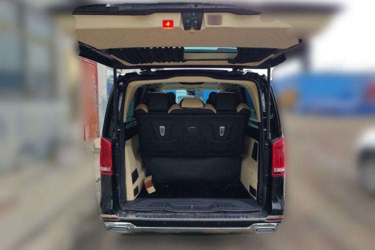 Used Mercedes-Benz Vito 2023 2.0T Elite Version 7 Seats Trunk
