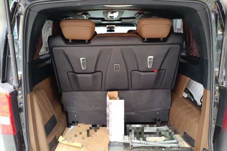 Used Mercedes-Benz Vito 2023 2.0T Elite Version 7 Seats Trunk